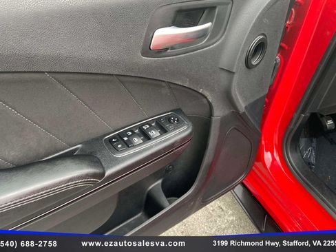 Used 2020 Dodge Charger SXT w/ Blacktop Package AWD/4WD image 18