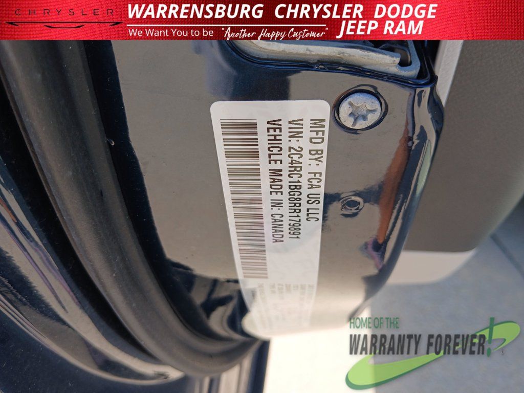 Used 2024 Chrysler Pacifica Touring-L FWD image 11