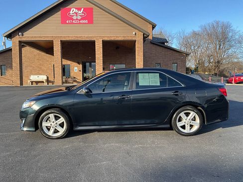 Used 2012 Toyota Camry SE image 2