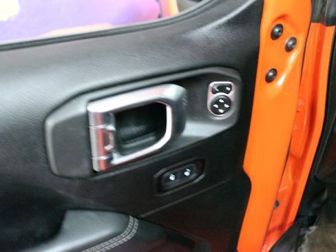 Used 2020 Jeep Wrangler Unlimited Sahara w/ Dual Top Group AWD/4WD image 13