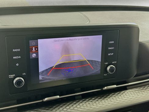 Used 2024 Kia Carnival LX image 21