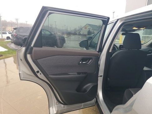 Used 2023 Nissan Rogue SV image 14