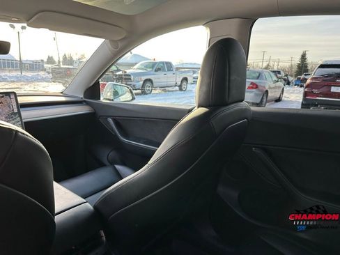 Used 2021 Tesla Model Y Long Range image 19