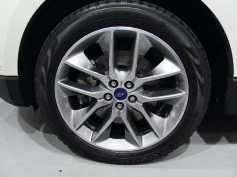Used 2015 Ford Edge Titanium w/ Equipment Group 302A AWD/4WD image 17