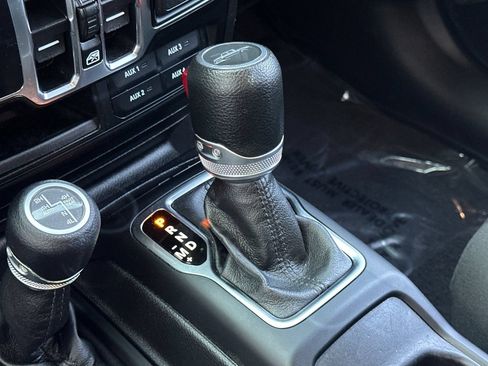 Used 2021 Jeep Gladiator Sport AWD/4WD image 27