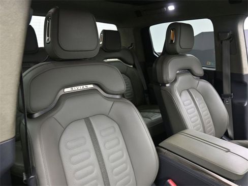 Used 2022 Rivian R1T Launch Edition image 26