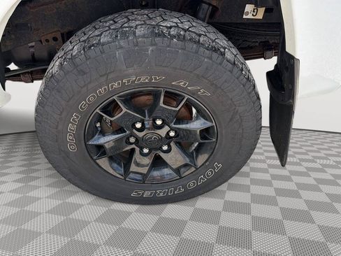 Used 2015 Toyota Tacoma 4x4 Double Cab w/ Convenience Package image 9
