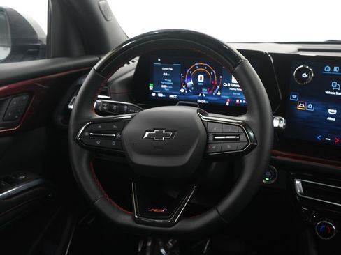 Used 2025 Chevrolet Traverse RS image 19