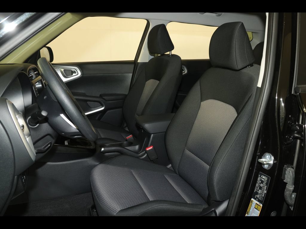 Used 2025 Kia Soul LX w/ LX Technology Package FWD image 15