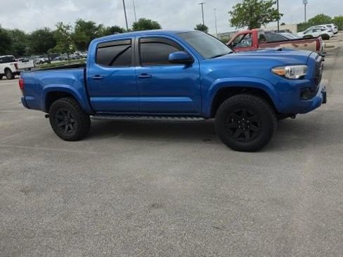 Used 2017 Toyota Tacoma TRD Sport w/ Tow Package RWD image 5