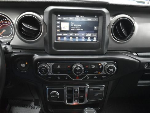 Used 2021 Jeep Gladiator Sport image 23