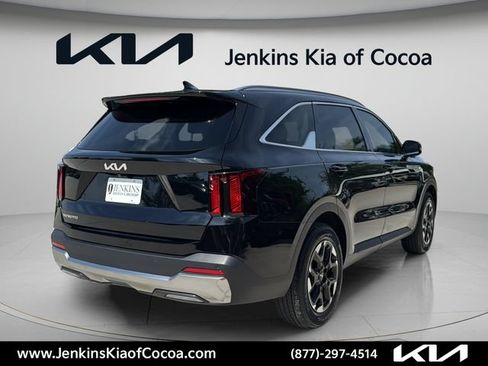 Certified 2026 Kia Sorento S w/ S Panoramic Sunroof Package FWD image 5