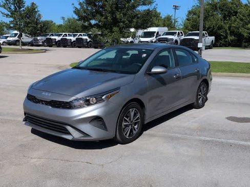 Used 2024 Kia Forte LXS FWD image 4