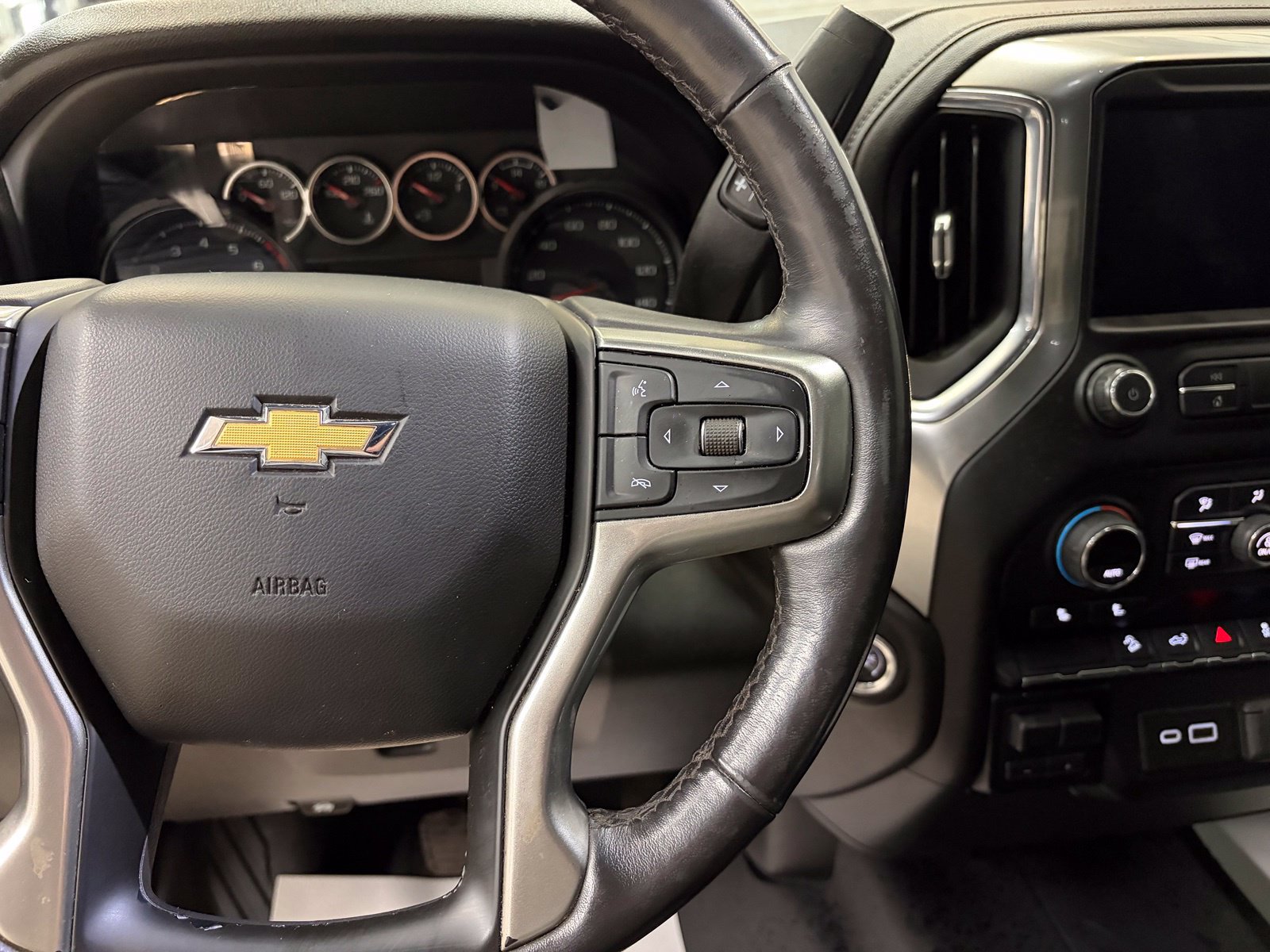 Used 2021 Chevrolet Silverado 2500 LT w/ Convenience Package AWD/4WD image 13