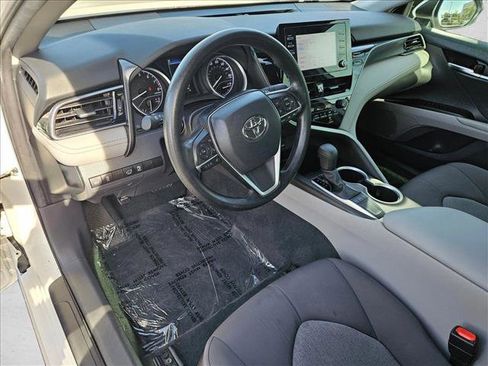 Used 2022 Toyota Camry LE image 10