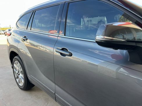 Used 2023 Toyota Highlander Limited image 5