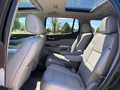 Used 2023 GMC Acadia SLT w/ Preferred Package AWD/4WD image 19