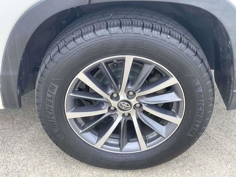 Used 2017 Toyota Highlander XLE FWD image 9