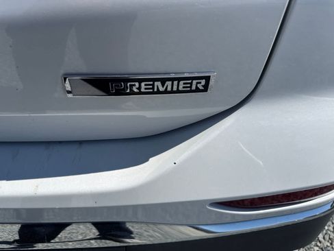 Used 2018 Chevrolet Equinox Premier FWD image 16