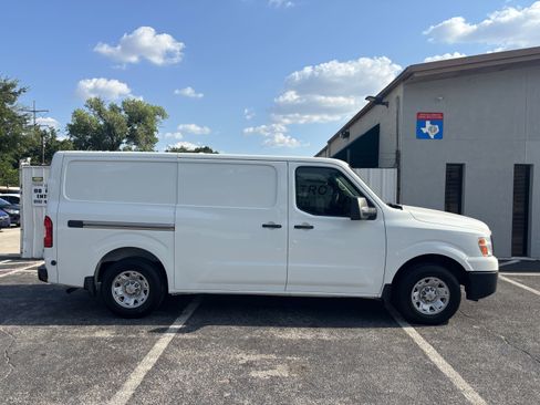 Used 2018 Nissan NV 1500 SV image 2