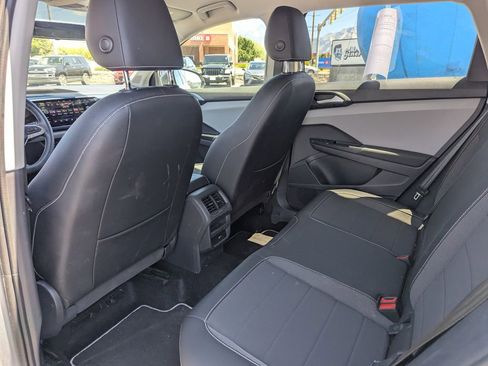 Used 2022 Volkswagen Taos SE AWD/4WD image 31