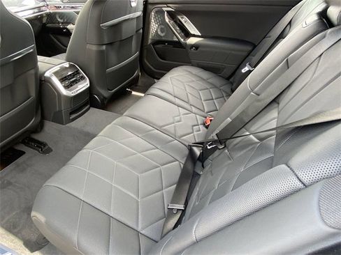 New 2025 BMW i7 M70 image 16