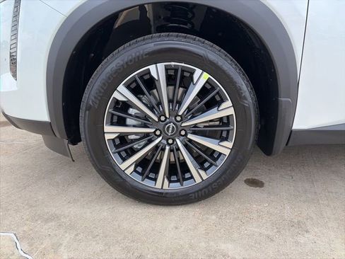 New 2026 Nissan Pathfinder Platinum image 8