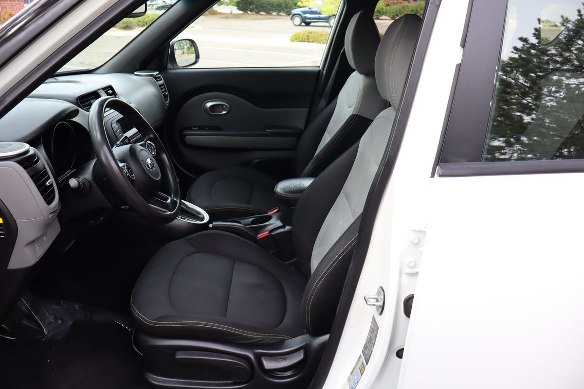 Used 2015 Kia Soul + FWD image 19