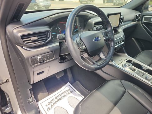 Used 2020 Ford Explorer XLT w/ Equipment Group 202A AWD/4WD image 27