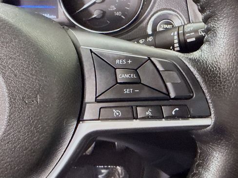 Used 2020 Nissan Rogue SV image 15