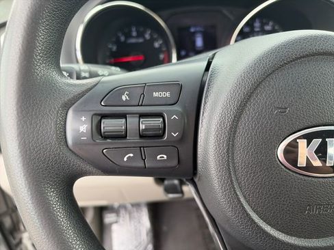 Used 2021 Kia Sedona LX FWD image 26