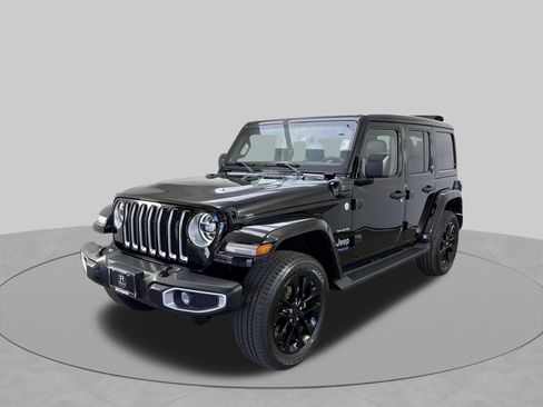 Used 2022 Jeep Wrangler Unlimited Sahara w/ Cold Weather Group AWD/4WD image 2