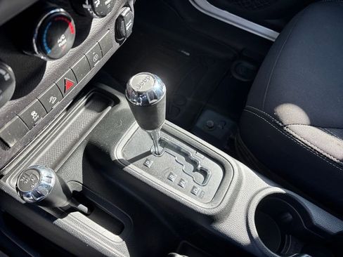 Used 2018 Jeep Wrangler Unlimited Sahara w/ Connectivity Group image 21