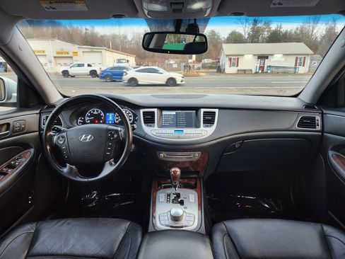 Used 2009 Hyundai Genesis 3.8 w/ Technology Pkg 4 image 29