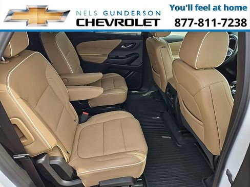Used 2023 Chevrolet Traverse Premier image 9