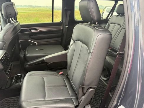 Used 2024 Jeep Wagoneer L Series II AWD/4WD image 15