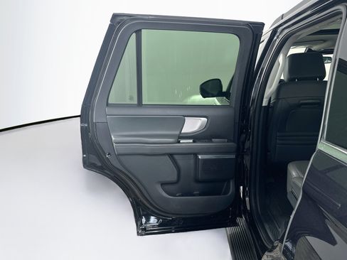 Used 2025 Ford Expedition Active AWD/4WD image 28