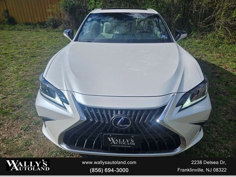 Used 2022 Lexus ES 300h w/ Premium Package image 4