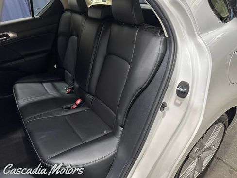 Used 2015 Lexus CT 200h w/ Seat Comfort Package FWD image 9