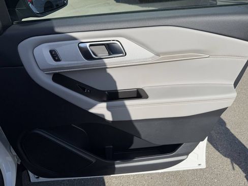 New 2026 Ford Explorer Active w/ Active Comfort Package RWD image 9