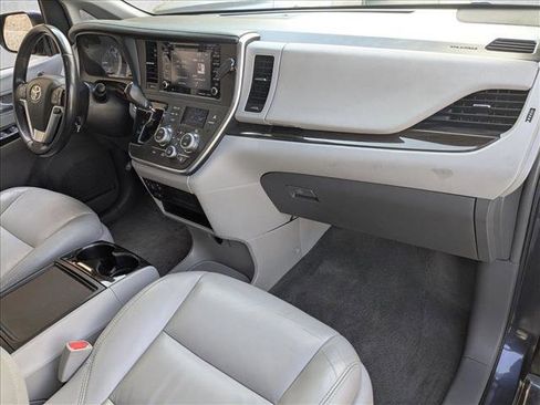 Used 2019 Toyota Sienna XLE image 23