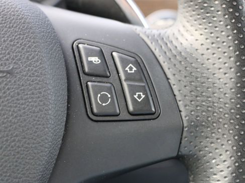 Used 2013 BMW 335i Convertible image 19