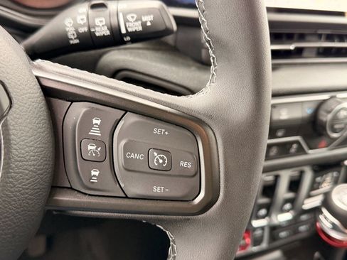 Used 2025 Jeep Wrangler Sport AWD/4WD image 16