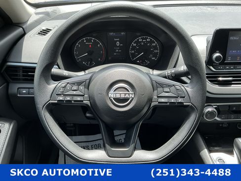 Used 2024 Nissan Altima 2.5 S FWD image 18