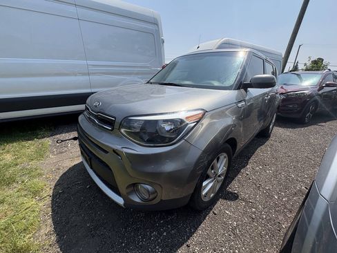 Used 2018 Kia Soul + FWD image 4
