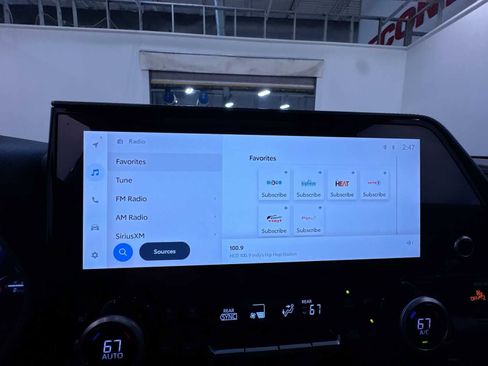 Used 2023 Toyota Highlander Platinum image 25