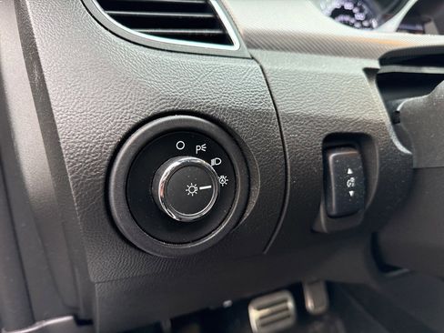 Used 2017 Ford Taurus SHO image 12