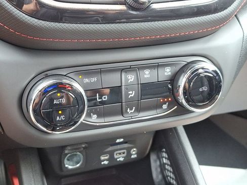 Certified 2022 Chevrolet TrailBlazer RS w/ Technology Package AWD/4WD image 17
