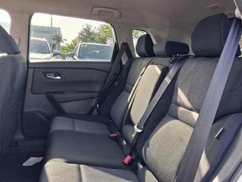 Used 2026 Nissan Rogue SV FWD image 7