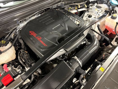 Used 2022 Alfa Romeo Stelvio Veloce AWD/4WD image 44